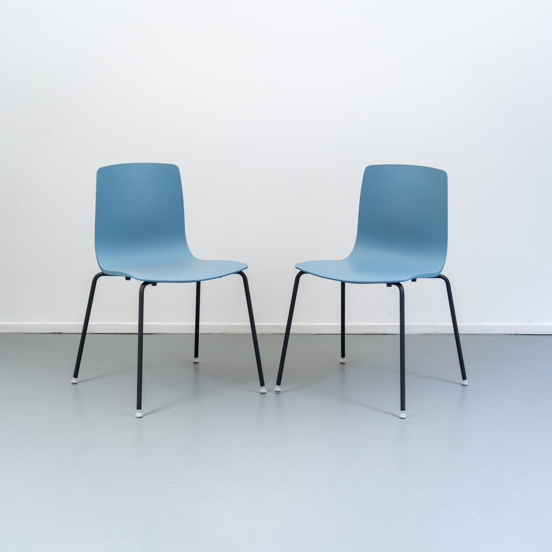 Arper stoel type AAVA stapelbaar Blauw Nieuw