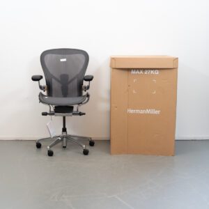 Herman Miller Aeron Remastered Bureaustoel Graphite/Chroom - Maat B Nieuw