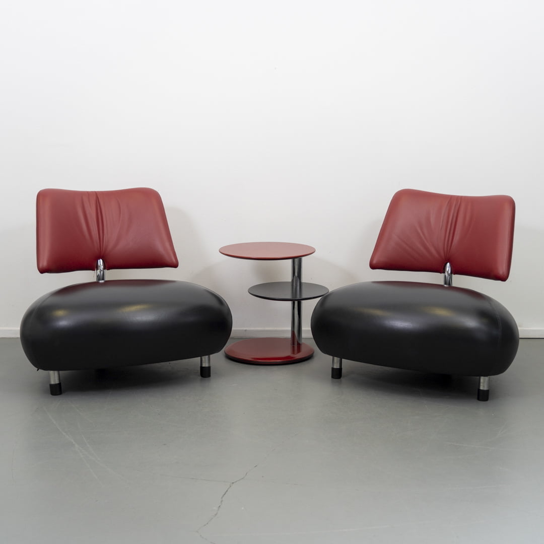2x Leolux Pallone fauteuil rood/zwart + Leolux Cyclo tafel