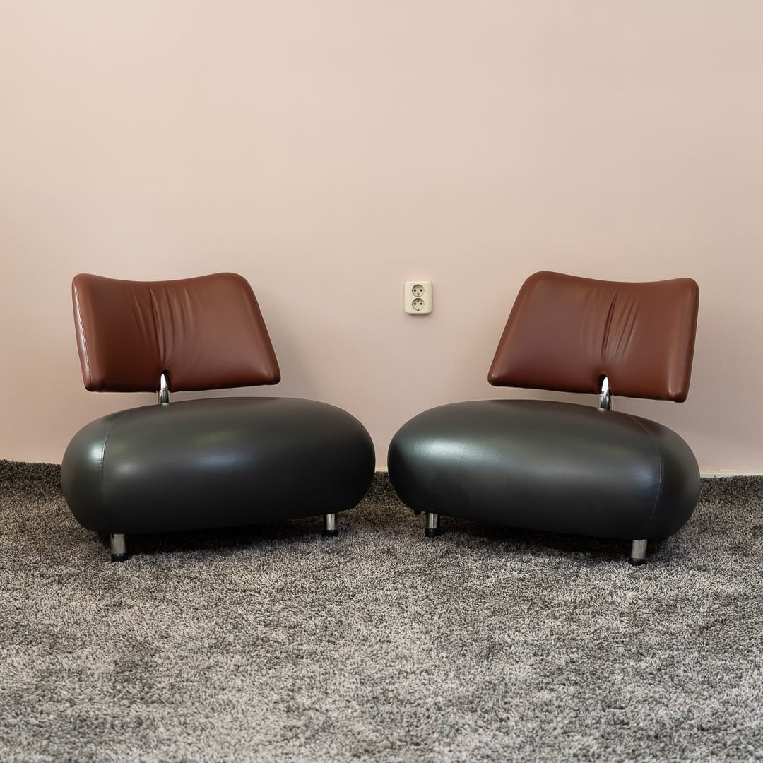 2x Leolux Pallone fauteuil zwart + Bordeauxrode leuning