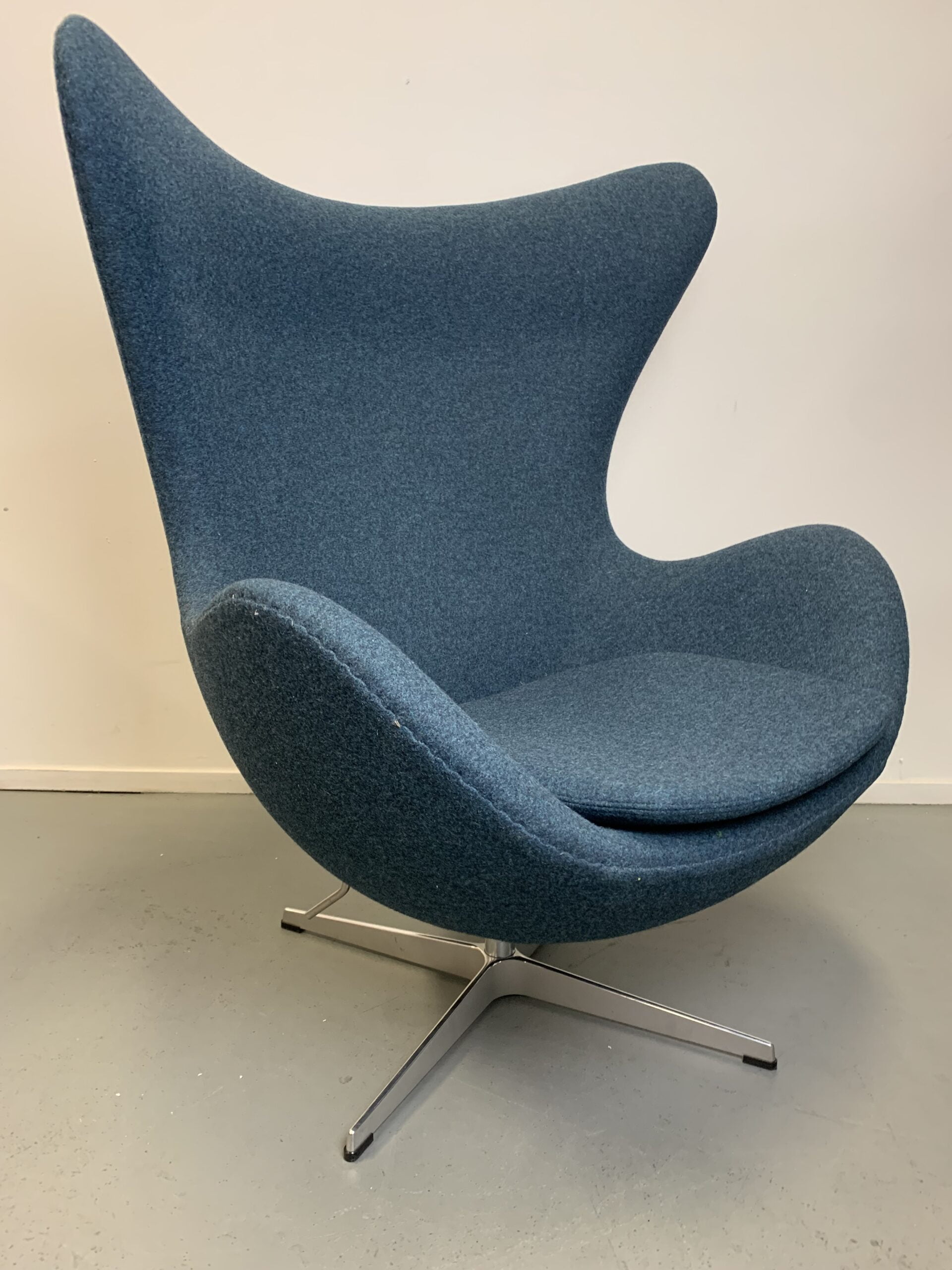 Fritz Hansen Egg Chair Blauw stof Nieuw