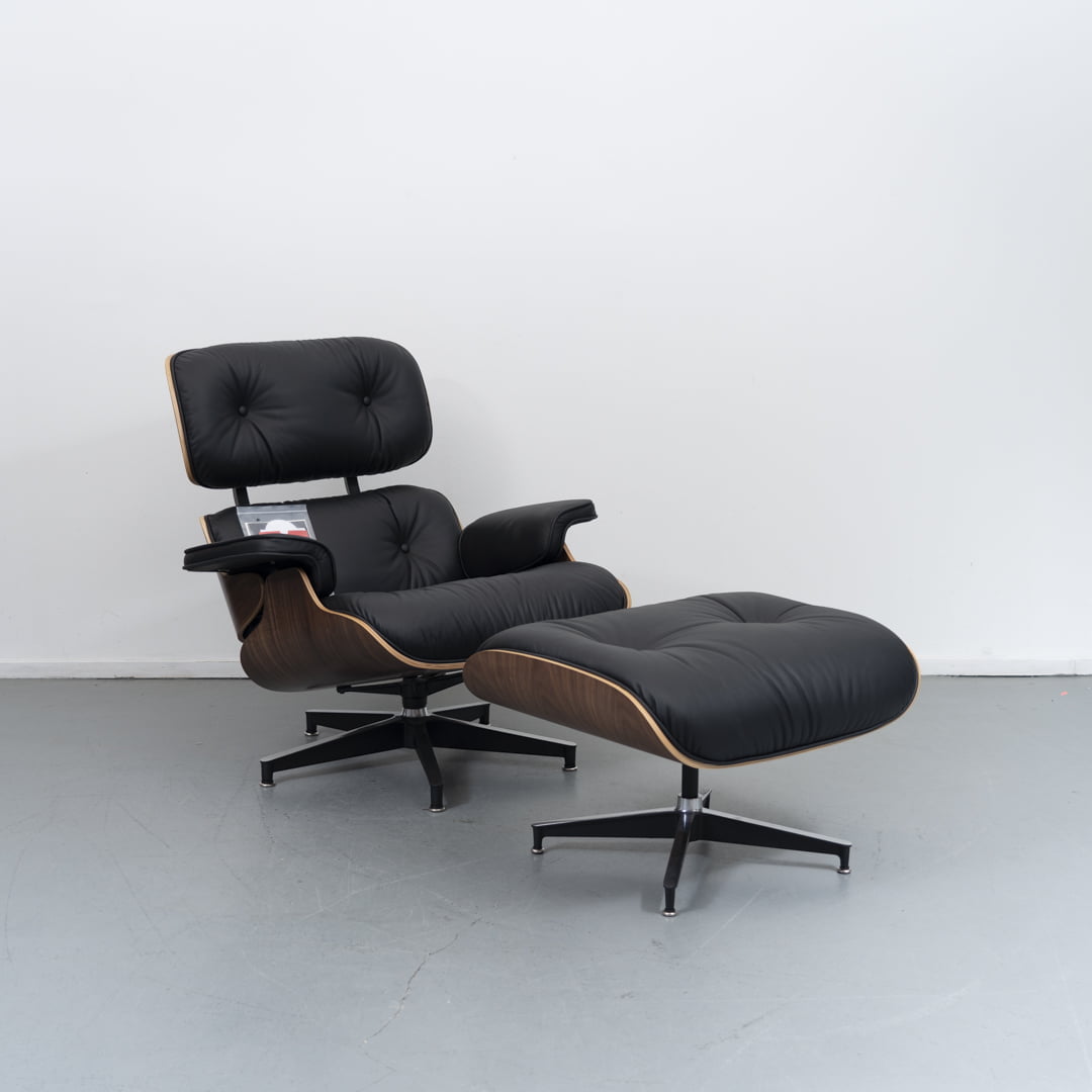 Herman Miller Eames Lounge Chair + Ottoman Noten hout Nieuw