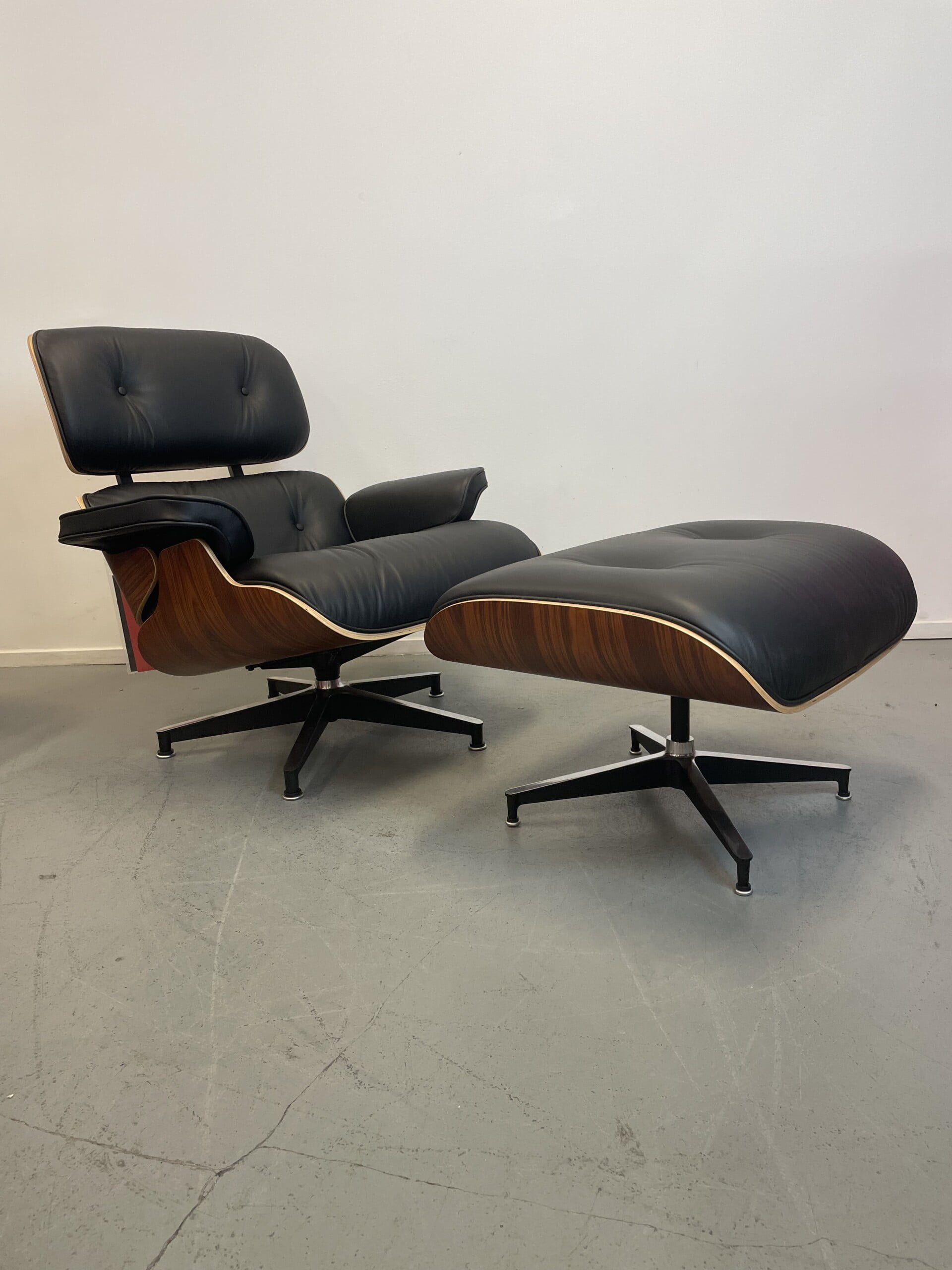 Herman Miller Eames Lounge Chair + Ottoman Santos Palisander hout Nieuw