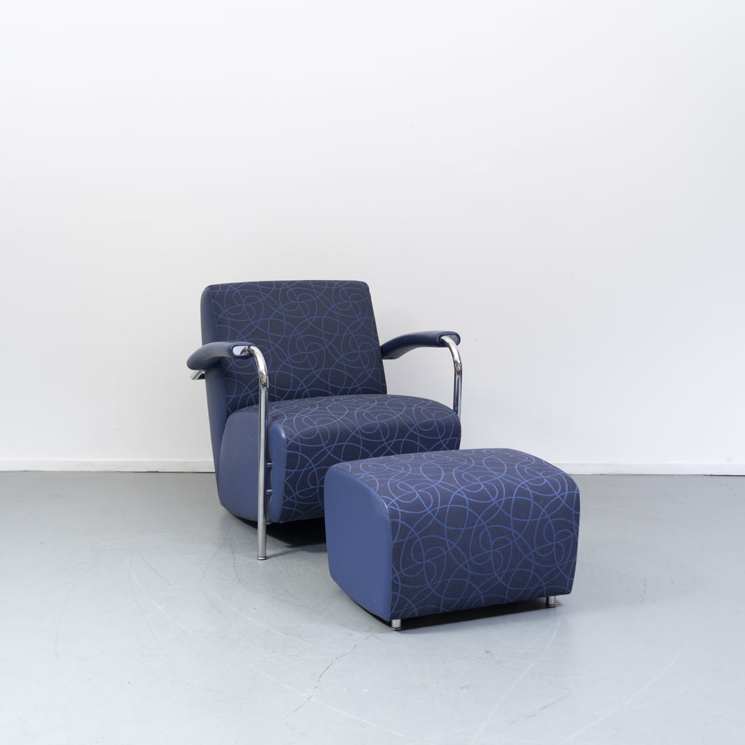 Leolux Scylla fauteuil blauw rondjes motief + hocker