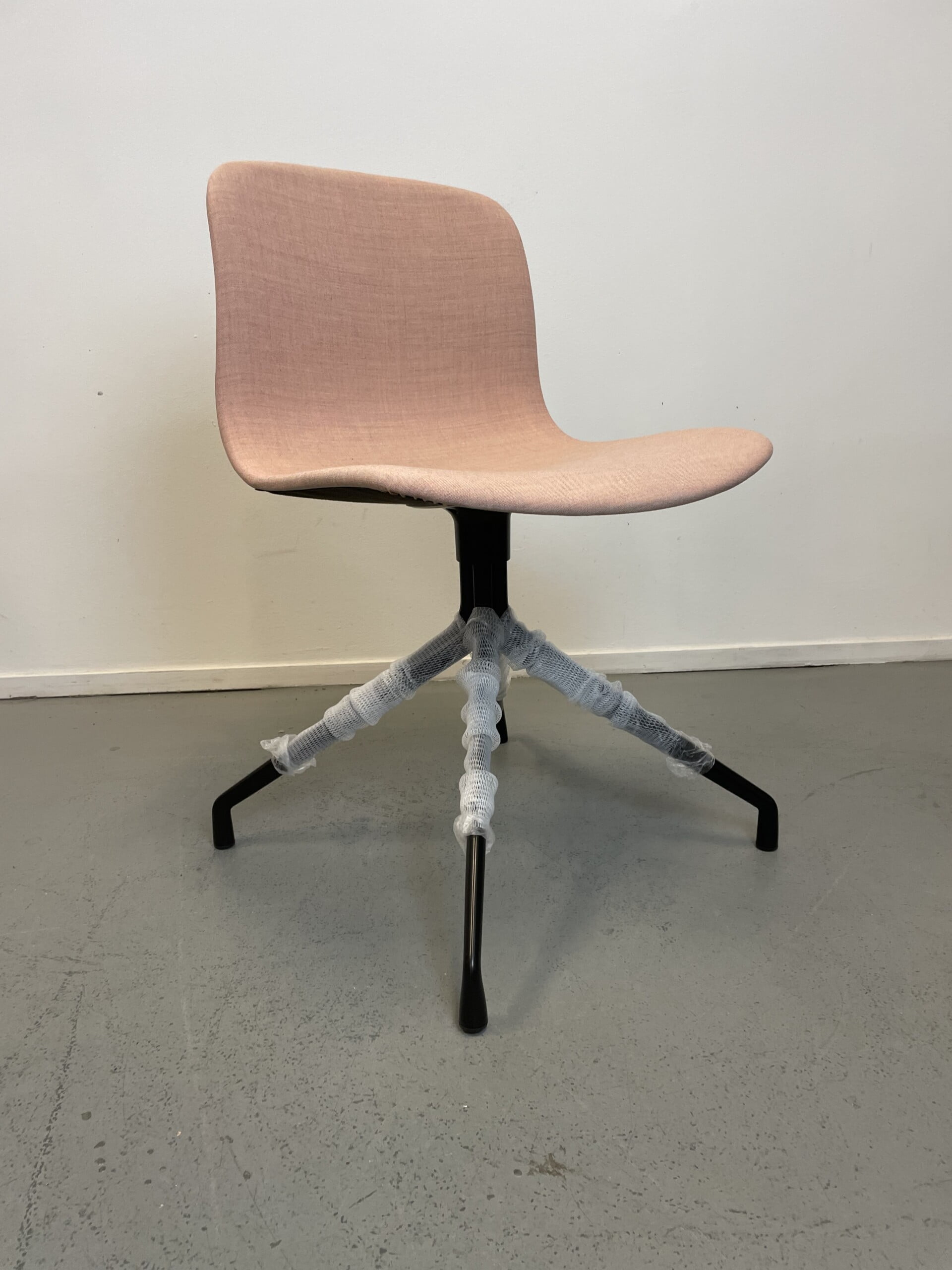 Hay about a Chair AAC21 Roze Nieuw