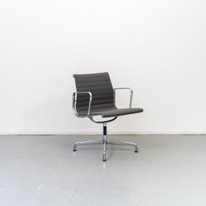 Vitra Eames EA 108 Stoel Grijs Hopsak - Gepolijst