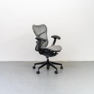 Herman Miller Mirra 2 Bureaustoel Graphite - Alpine