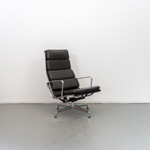 Vitra Eames EA 222 Soft Pad Lounge Bruin Leer - Chroom
