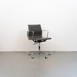 Vitra Eames Ea117 Grijs Leer Chroom