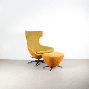Leolux Caruzzo Fauteuil +Voetenbank Geel/Cognac Stof – Zwart