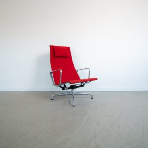 Vitra Eames EA 124 loungefauteuil rood hopsak aluminium onderstel