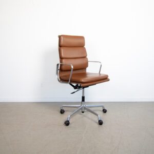 Vitra Eames EA219 bureaustoel camel leer met aluminium onderstel