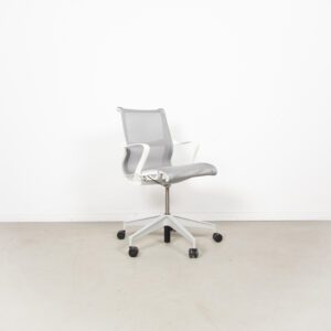 Herman Miller Setu Bureaustoel Grijs Stof – Wit/Zilver Kunststof Onderstel