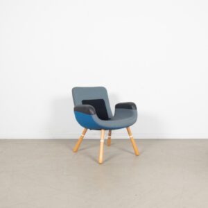 Vitra East River Chair Fauteuil Blauw Stof/Leer - Hout