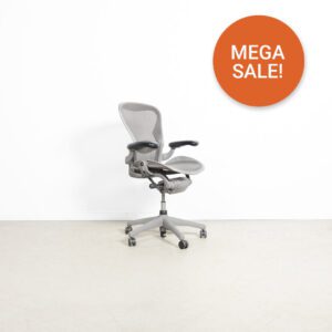 Herman Miller Aeron Bureaustoel Mineral Pellicle Mesh (Maat) - Titanium Frame