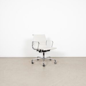 Vitra Eames EA117 Bureaustoel Wit Leer - Chroom