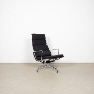 Vitra Eames Soft Pad Chair EA222 Fauteuil Zwart Leer