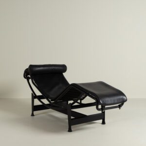 Cassina LC4 Chaise Longue Fauteuil Zwart Leer