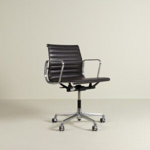 Vitra Eames EA117 Bureaustoel Zwart Leer - Chroom