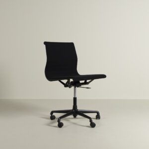 Vitra Eames EA 117 Bureaustoel Zwart Hopsak - Zwart (Zonder Armleuning)