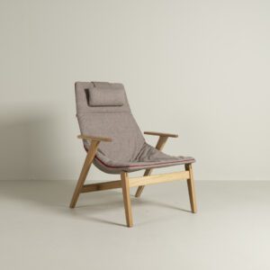 Viccarbe Ace Wood Fauteuil Soft Beige Stof Met Nekkussen