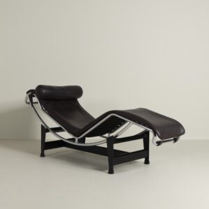 Cassina LC4 Chaise Longue Donkerbruin Leer
