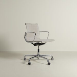 Vitra Eames EA 117 Bureaustoel Sand Hopsak - Chroom