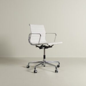 Vitra Eames EA 117 Bureaustoel Wit Leer - Chroom
